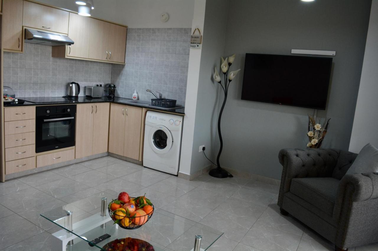 Queens Gardens - Kato Paphos - Next To Kings Ave Mall --- By Yiota Eksteriør bilde