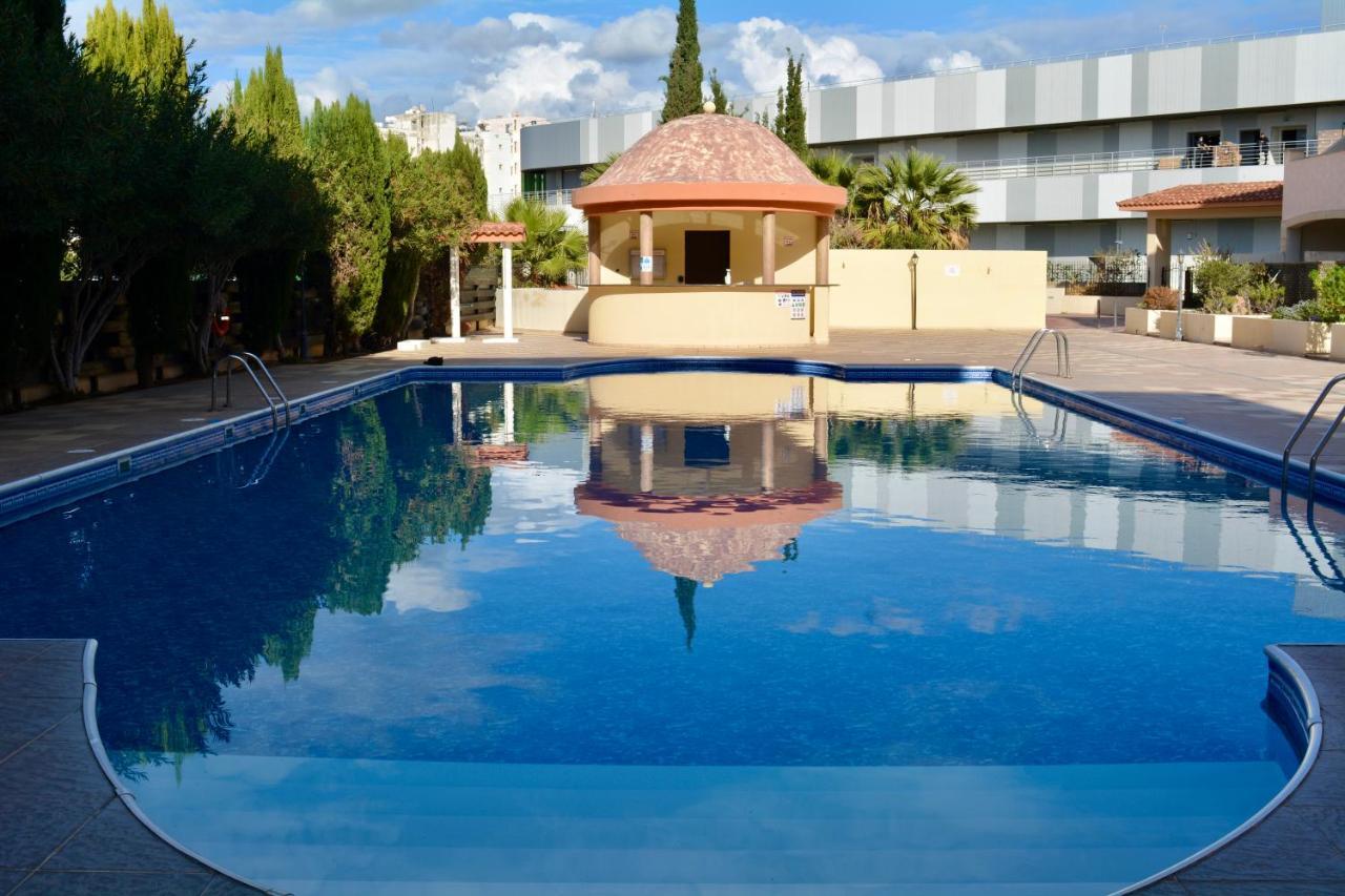 Queens Gardens - Kato Paphos - Next To Kings Ave Mall --- By Yiota Eksteriør bilde