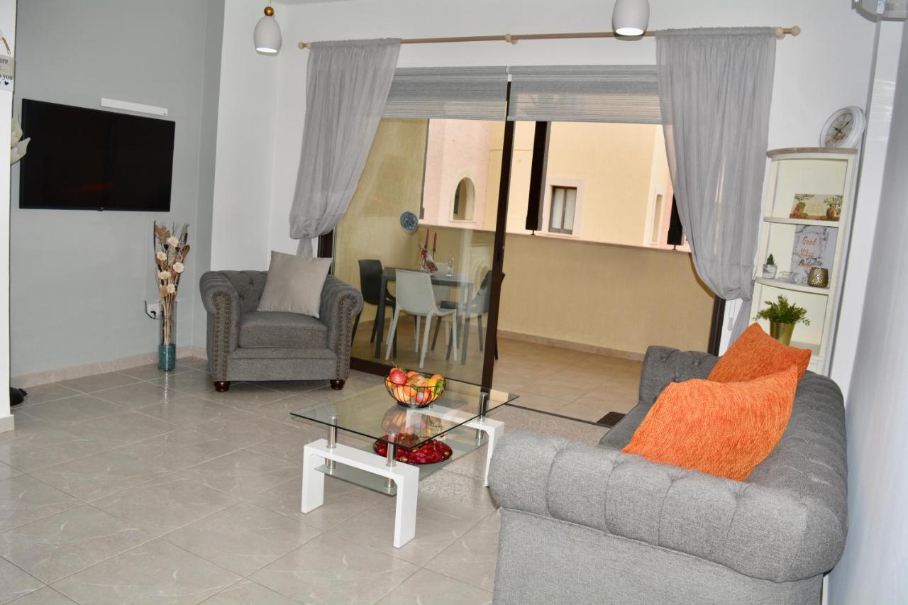 Queens Gardens - Kato Paphos - Next To Kings Ave Mall --- By Yiota Eksteriør bilde