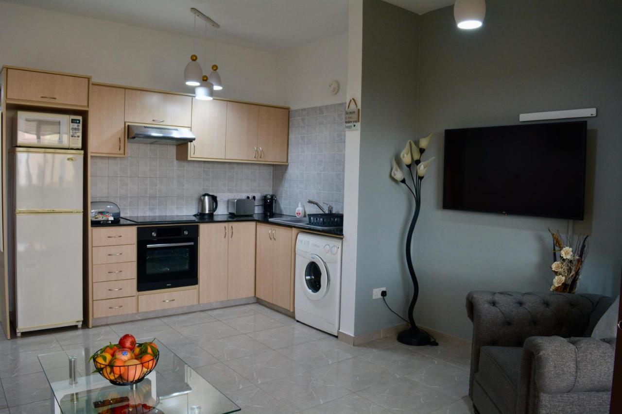 Queens Gardens - Kato Paphos - Next To Kings Ave Mall --- By Yiota Eksteriør bilde