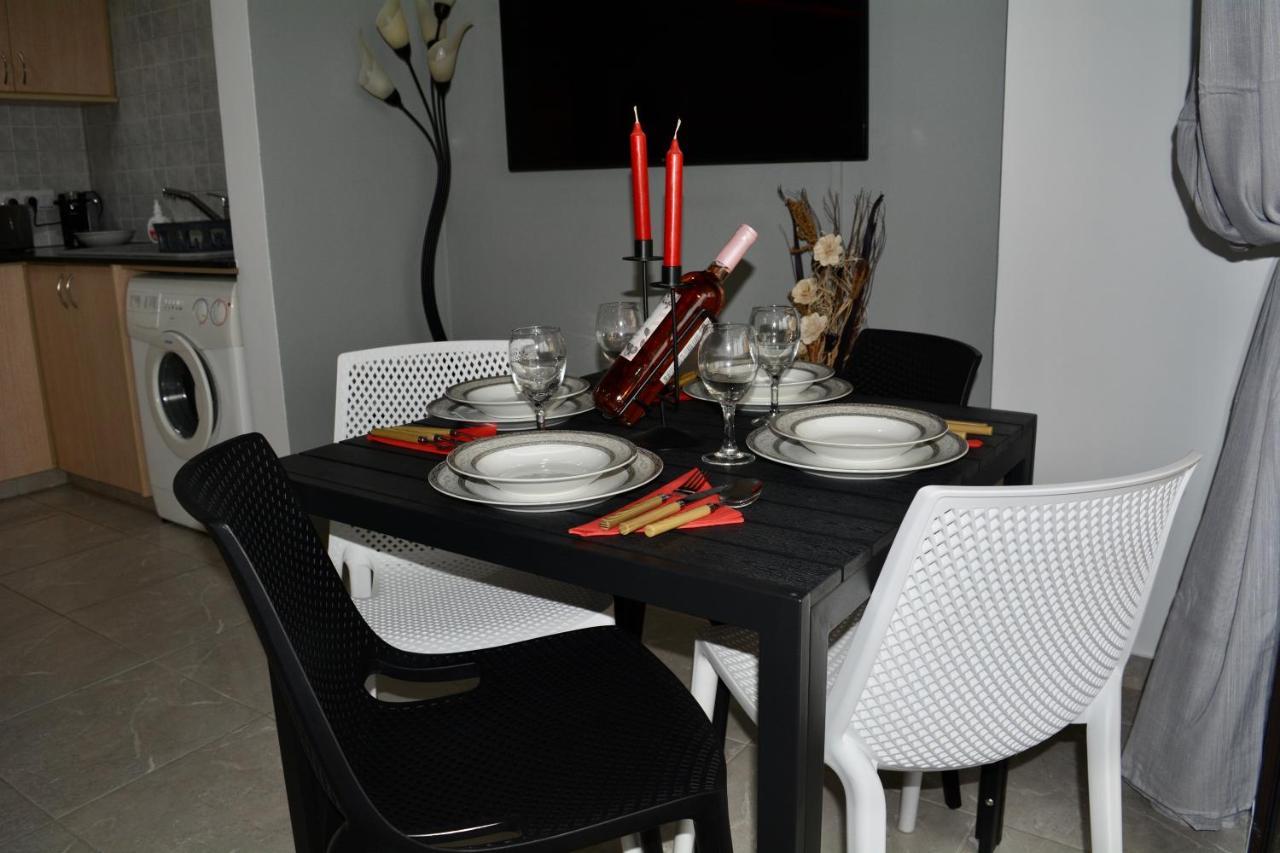 Queens Gardens - Kato Paphos - Next To Kings Ave Mall --- By Yiota Eksteriør bilde
