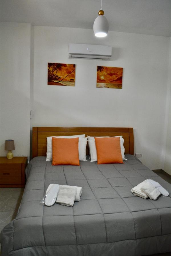 Queens Gardens - Kato Paphos - Next To Kings Ave Mall --- By Yiota Eksteriør bilde